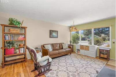 9945 N Lombard St, Portland, OR 97203 - Photo 3