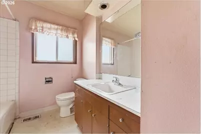 12333 SE Madison St, Portland, OR 97233 - Photo 13