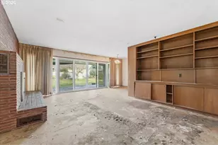 12333 SE Madison St, Portland, OR 97233 - Photo 9