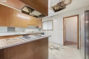 12333 SE Madison St, Portland, OR 97233 - Photo 7