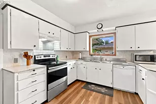 923 NE 155th Ave, Portland, OR 97230 - Photo 13