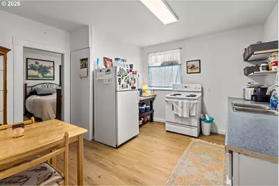 111 SE 12th St, Pendleton, OR 97801 - Photo 9