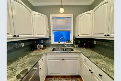 3530 S Corbett Ave, Portland, OR 97239 - Photo 21