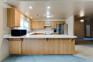 5255 Donohoe Ave, Eugene, OR 97402 - Photo 9