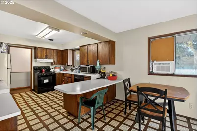4715 SE 94th Ave, Portland, OR 97266 - Photo 9