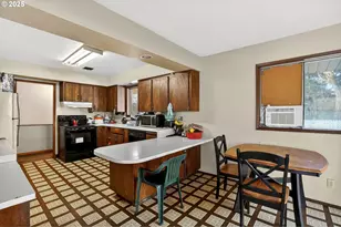 4715 SE 94th Ave, Portland, OR 97266 - Photo 9