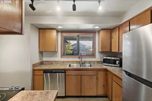 2070 Hayes St, North Bend, OR 97459 - Photo 11