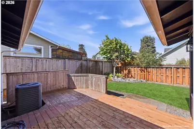 2070 Hayes St, North Bend, OR 97459 - Photo 35