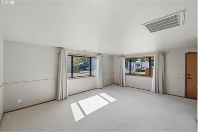 2070 Hayes St, North Bend, OR 97459 - Photo 7