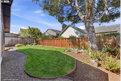 2070 Hayes St, North Bend, OR 97459 - Photo 37