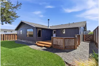 2070 Hayes St, North Bend, OR 97459 - Photo 39