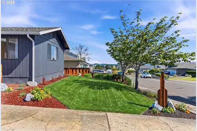 2070 Hayes St, North Bend, OR 97459 - Photo 3