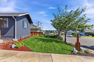 2070 Hayes St, North Bend, OR 97459 - Photo 3
