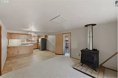 2070 Hayes St, North Bend, OR 97459 - Photo 17