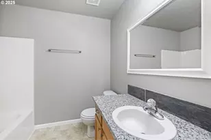 3215 SE Robin Cir, Hillsboro, OR 97123 - Photo 19