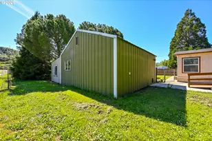 694 Tipton Rd, Roseburg, OR 97471 - Photo 5