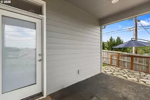 110 W Flangas Ave, Roseburg, OR 97471 - Photo 37
