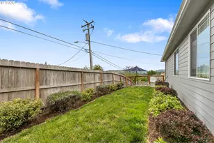 110 W Flangas Ave, Roseburg, OR 97471 - Photo 7