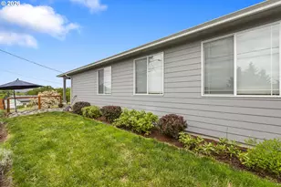 110 W Flangas Ave, Roseburg, OR 97471 - Photo 39