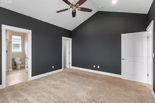 110 W Flangas Ave, Roseburg, OR 97471 - Photo 23