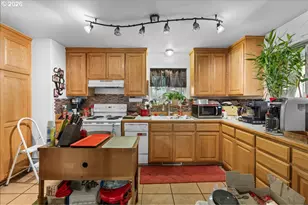 3604 Azalea-Glen Rd, Glendale, OR 97442 - Photo 5