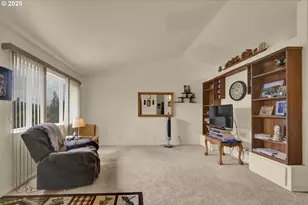 445 Kalapuya Way, Cottage Grove, OR 97424 - Photo 3