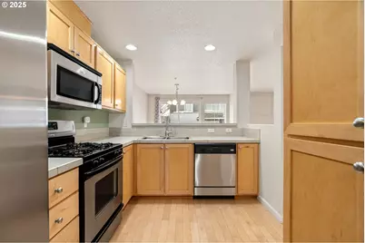 10723 SW Canterbury Ln #102, Portland, OR 97224 - Photo 11
