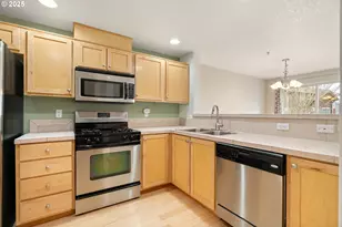 10723 SW Canterbury Ln, Portland, OR 97224 - Photo 9