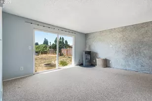 5229 F St, Springfield, OR 97478 - Photo 7