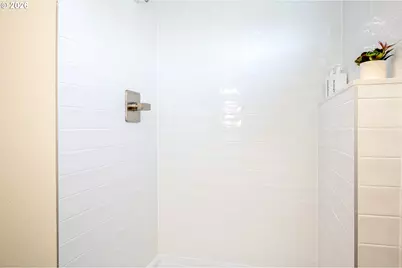 8413 NE Hassalo St, Portland, OR 97220 - Photo 25