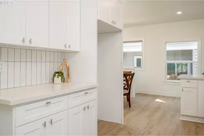 8413 NE Hassalo St, Portland, OR 97220 - Photo 13