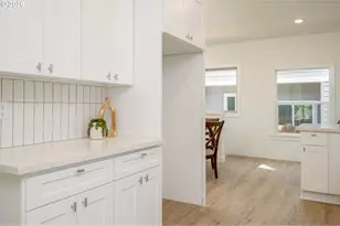 8413 NE Hassalo St, Portland, OR 97220 - Photo 13