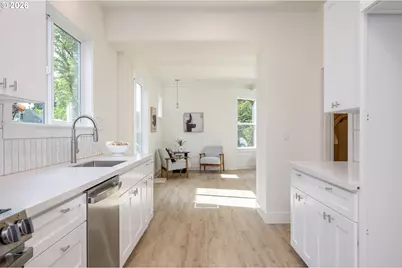 8413 NE Hassalo St, Portland, OR 97220 - Photo 15