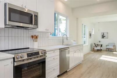 8413 NE Hassalo St, Portland, OR 97220 - Photo 15