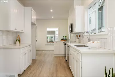 8413 NE Hassalo St, Portland, OR 97220 - Photo 11