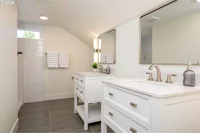 8413 NE Hassalo St, Portland, OR 97220 - Photo 25