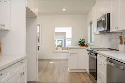 8413 NE Hassalo St, Portland, OR 97220 - Photo 13