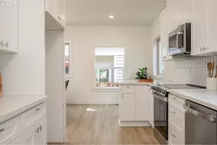 8413 NE Hassalo St, Portland, OR 97220 - Photo 13
