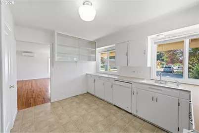 1243 NE 9th Ave, McMinnville, OR 97128 - Photo 11