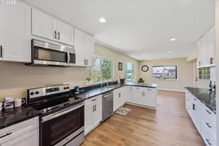 831 S 11th St, Coos Bay, OR 97420 - Photo 7