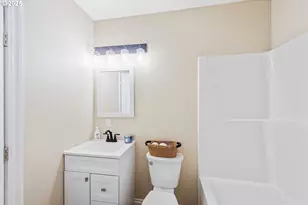 831 S 11th St, Coos Bay, OR 97420 - Photo 15