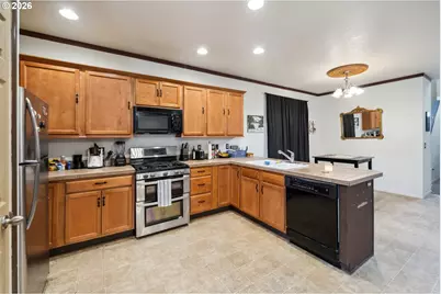 18557 SW Ping Ct, Beaverton, OR 97003 - Photo 9