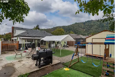 732 W Nebo St, Roseburg, OR 97471 - Photo 33