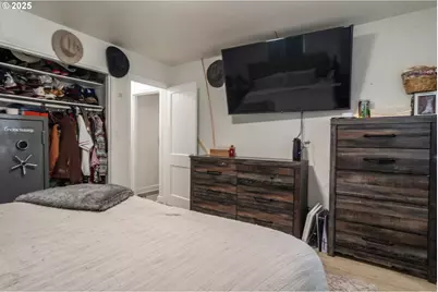 732 W Nebo St, Roseburg, OR 97471 - Photo 13