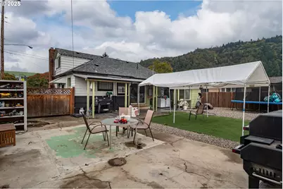 732 W Nebo St, Roseburg, OR 97471 - Photo 35