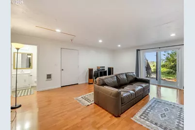343 Cumberland St, Astoria, OR 97103 - Photo 29