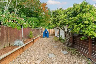 7033 SE Stark St, Portland, OR 97215 - Photo 37