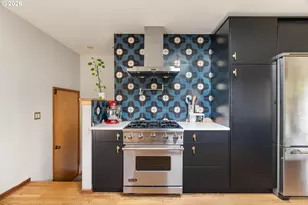 7033 SE Stark St, Portland, OR 97215 - Photo 17