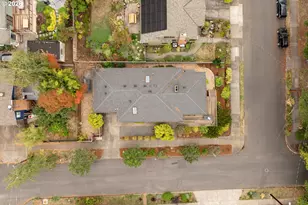 7033 SE Stark St, Portland, OR 97215 - Photo 43