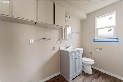 1215 W Main St, Medford, OR 97501 - Photo 7